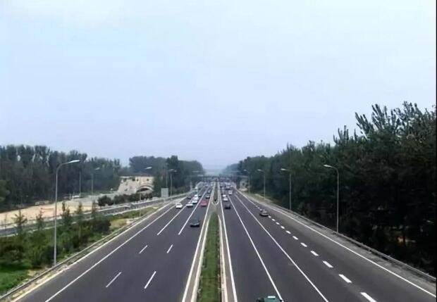 间断性才淄门的操作，能让我们在行驶时省油吗？